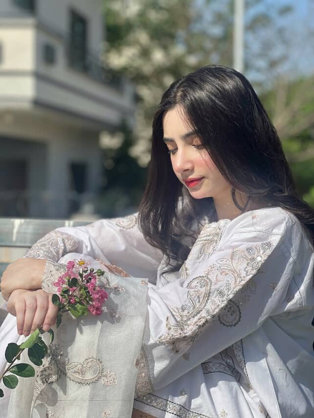 Ivory Elegance Embroidered Lawn Suit