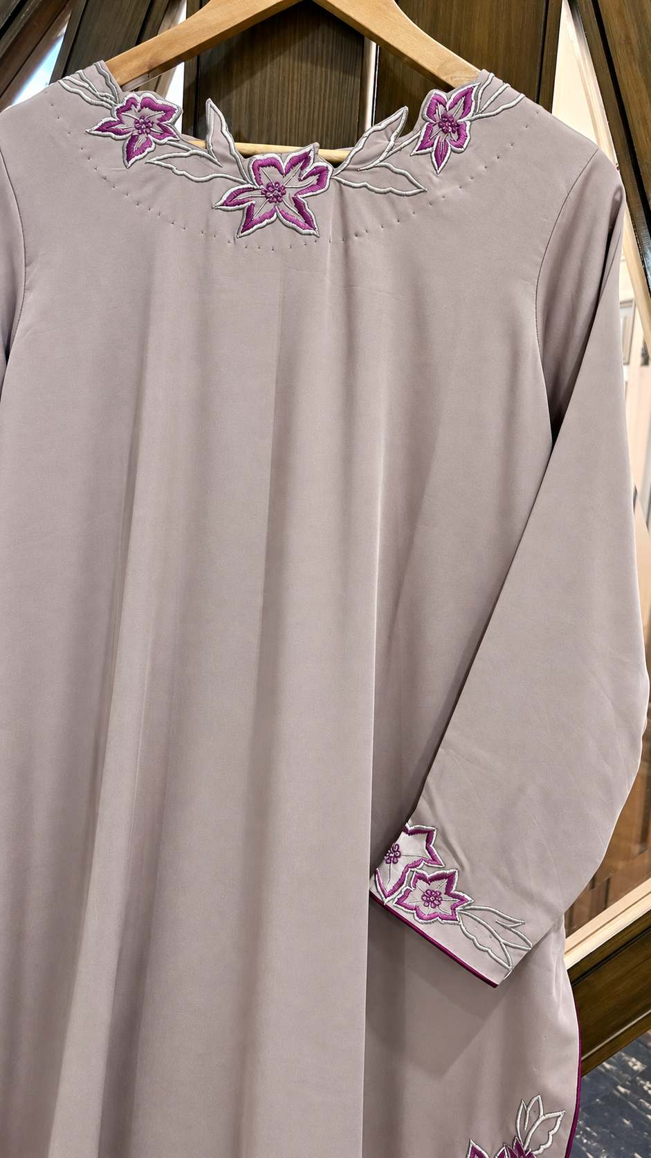 Mauve Blossom – Embroidered Kurta with Plum Dupatta