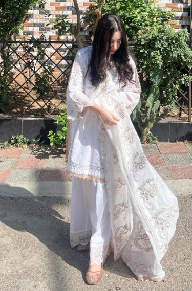 Ivory Elegance Embroidered Lawn Suit