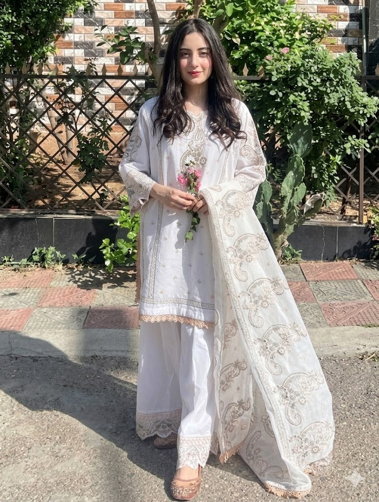 Ivory Elegance Embroidered Lawn Suit