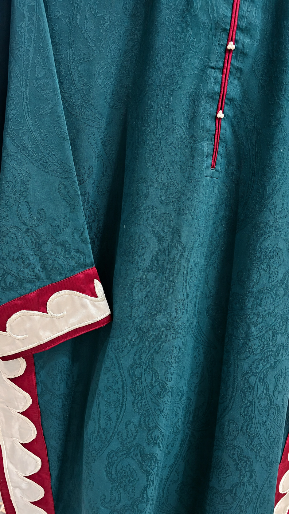 Teal Elegance – Jacquard Kurta with Maroon Shawl