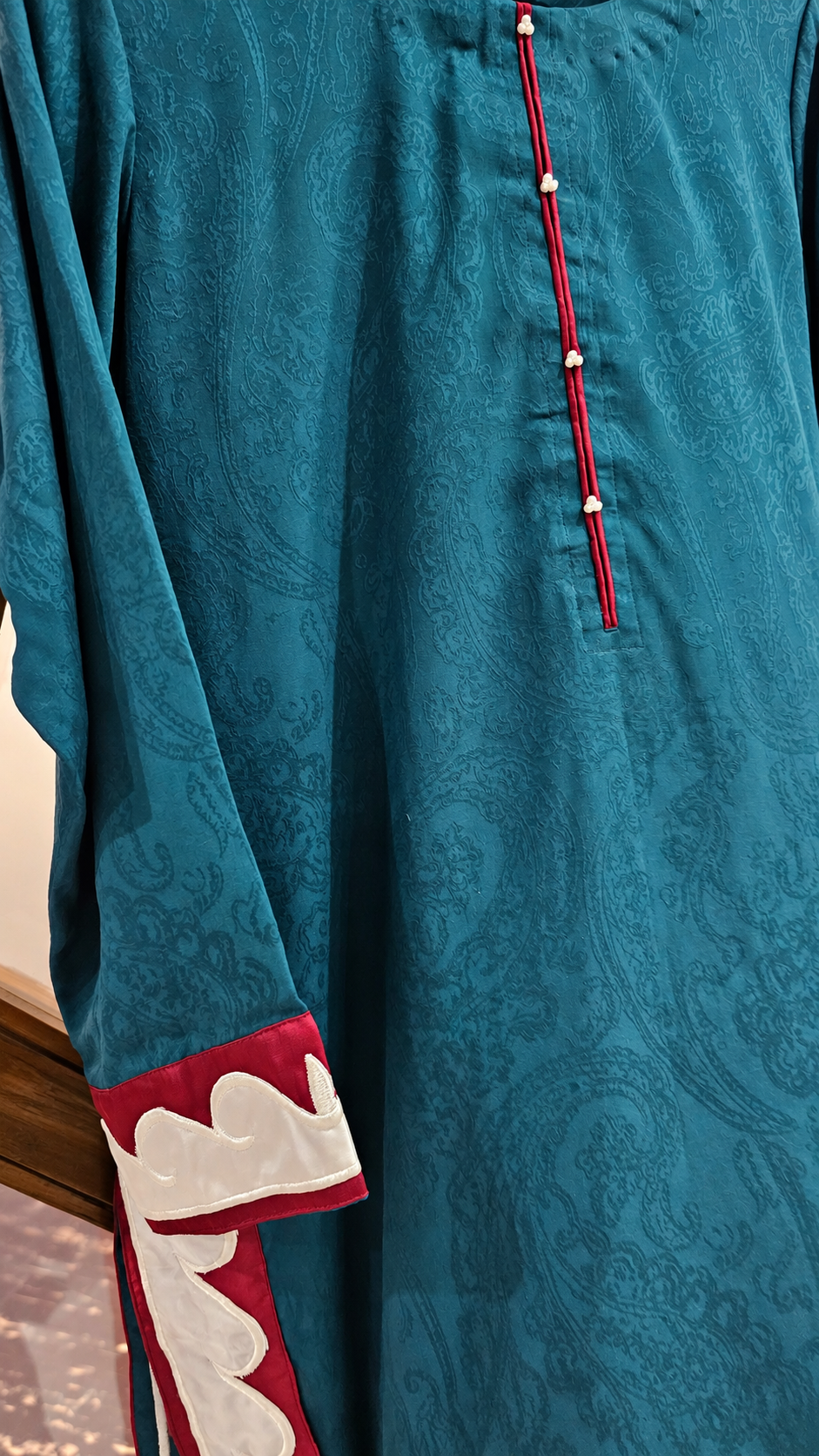 Teal Elegance – Jacquard Kurta with Maroon Shawl