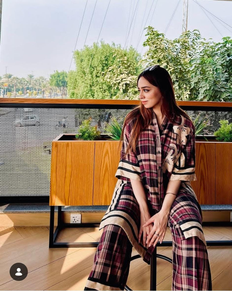 Winter Plaid Elegance 🤎