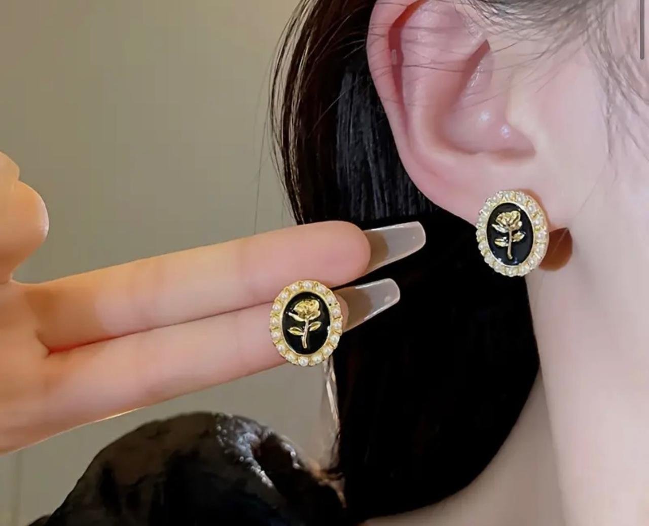 Second image of 1 Pair Vintage Elegant Black Rose Stud Earrings