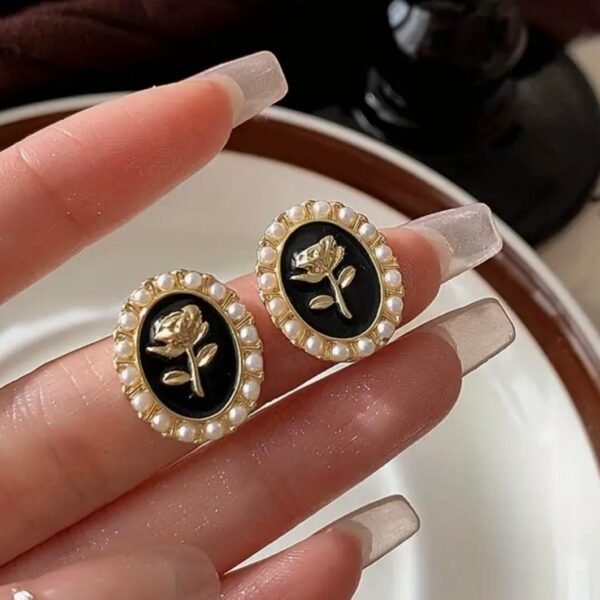 1 Pair Vintage Elegant Black Rose Stud Earrings
