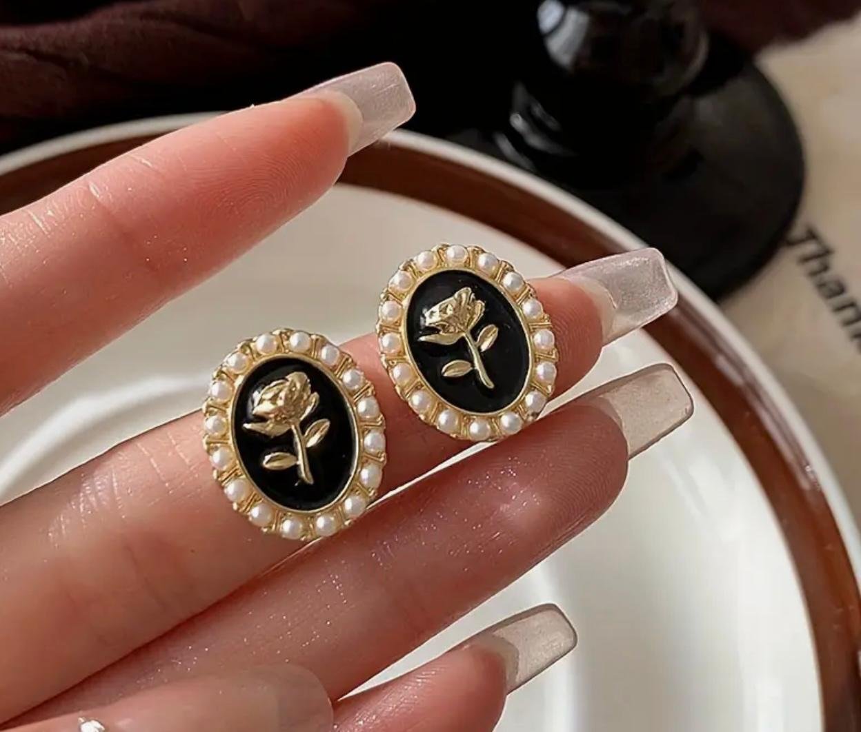 1 Pair Vintage Elegant Black Rose Stud Earrings