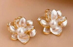 Elegant White Flower & Faux Imitation Pearl Stud Earrings