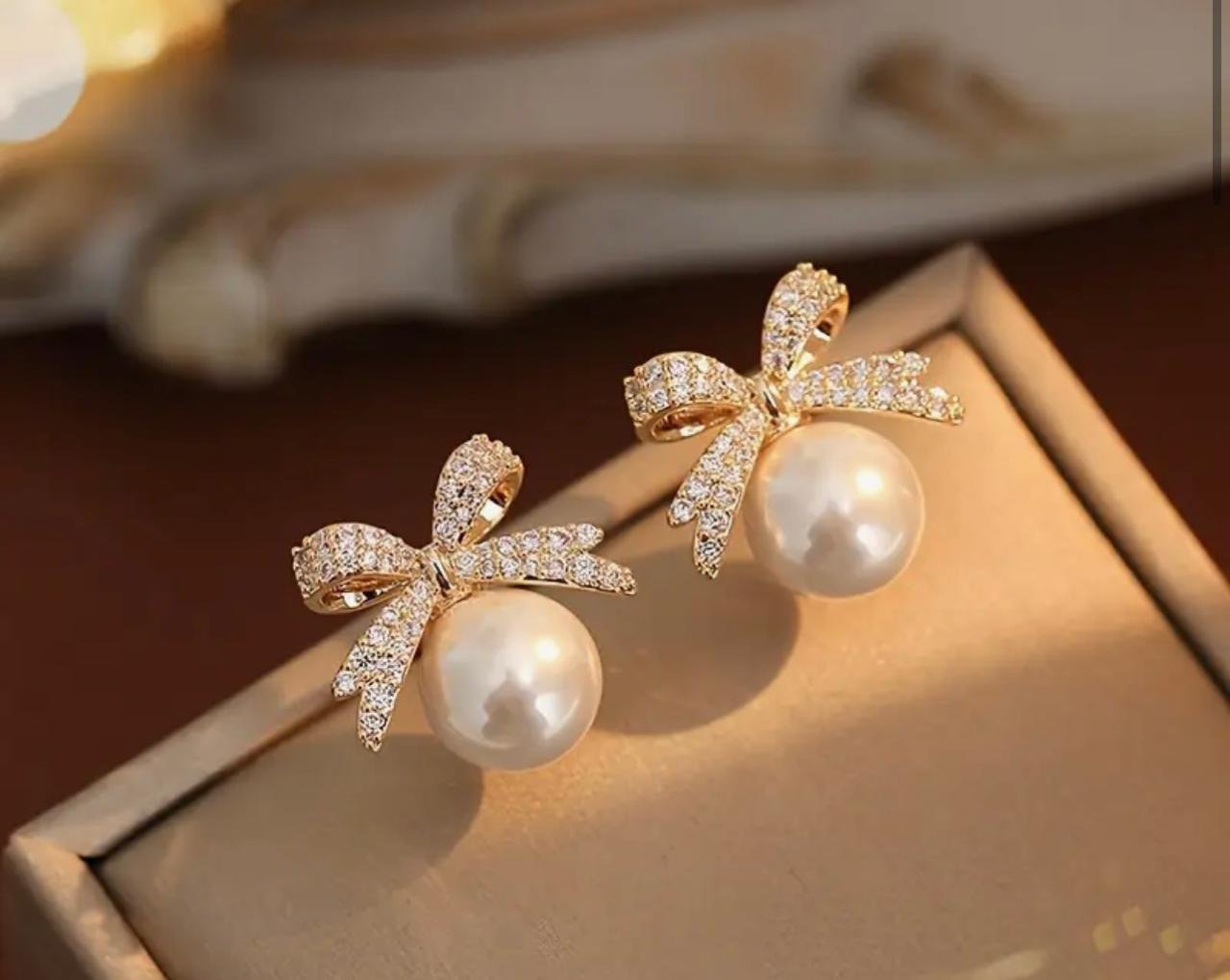 Second image of 5 WORKING DAYS Chic vintage-inspired earrings