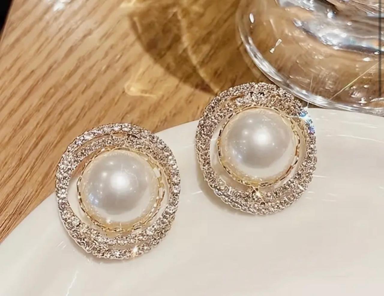 5 WORKING DAYS 1 Pair Elegant Pearl & Rhinestone Earrings