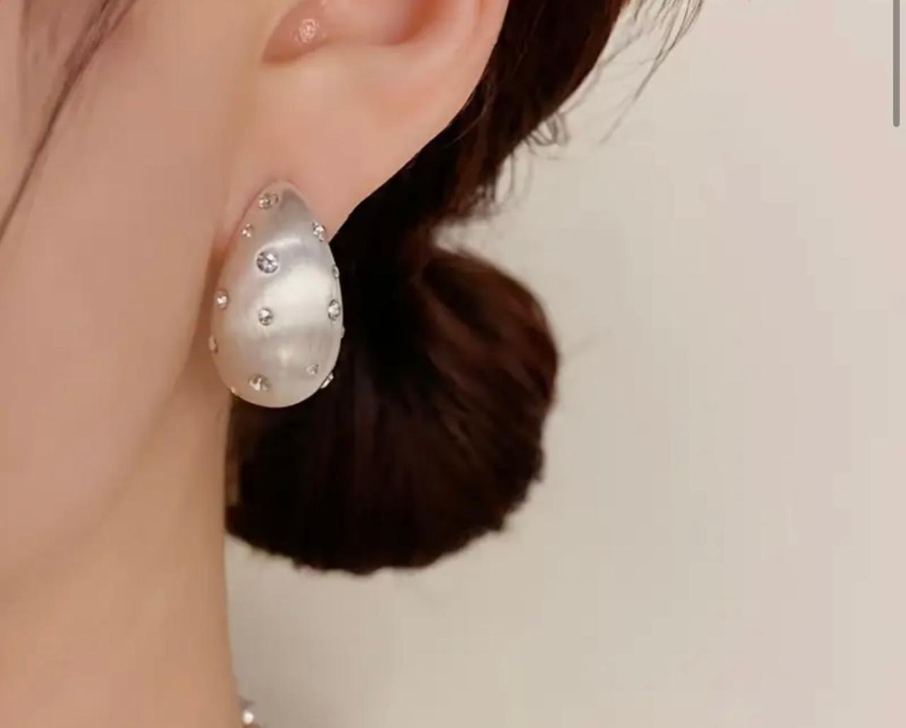 5 BUSINESS DAYS A Pair of Unique And Stylish Metal Brushed Earrings