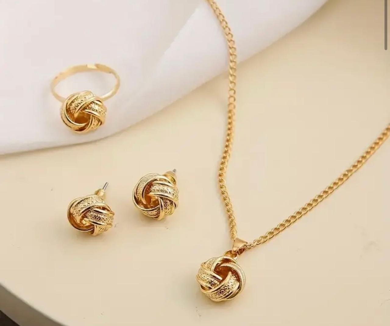 Second image of 5 BUSINESS DAYS A Minimalist Jewelry Set