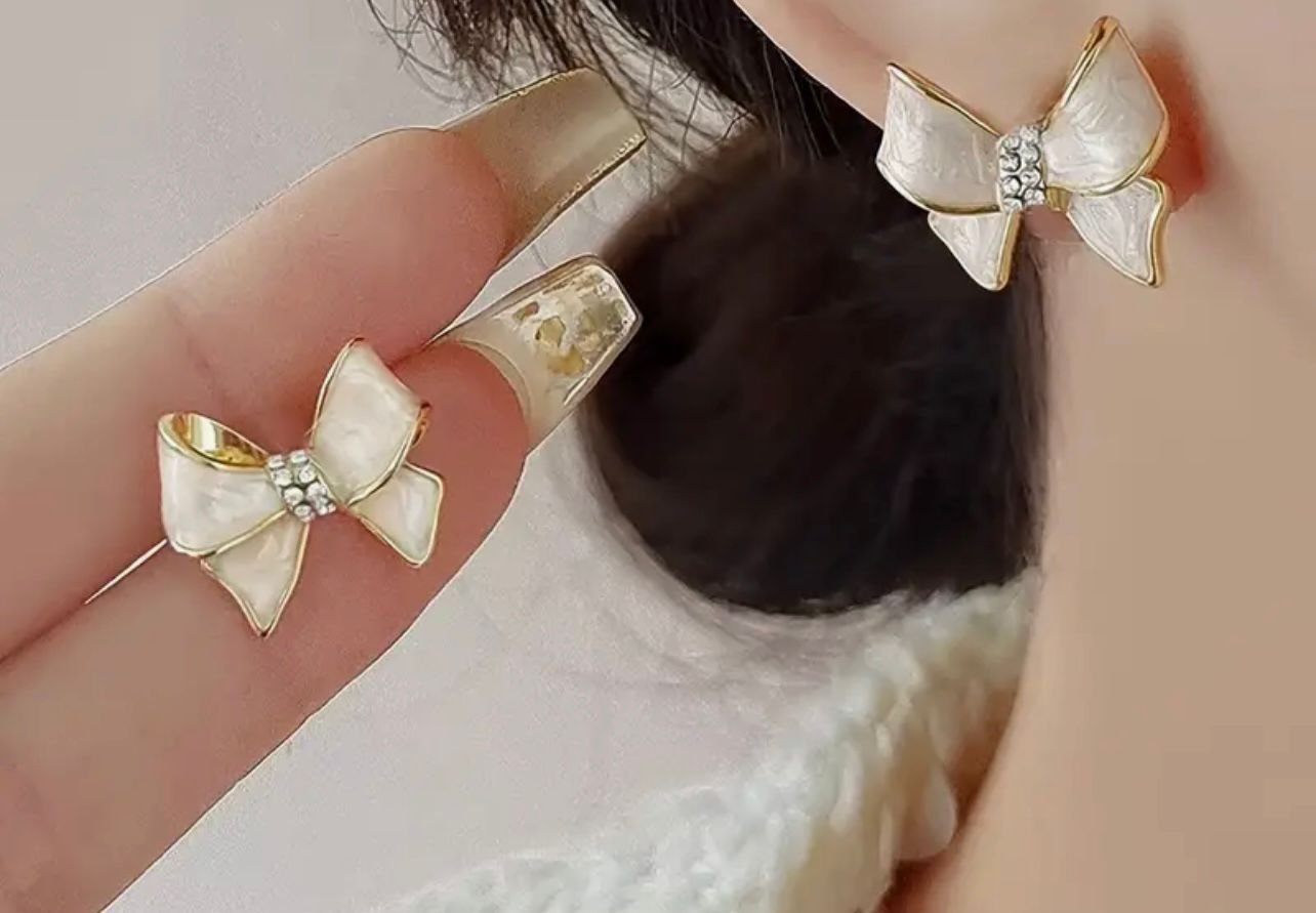 Second image of white bow